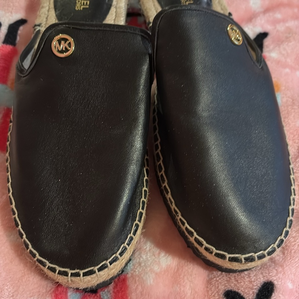 Shoes - Picture 2 of 3